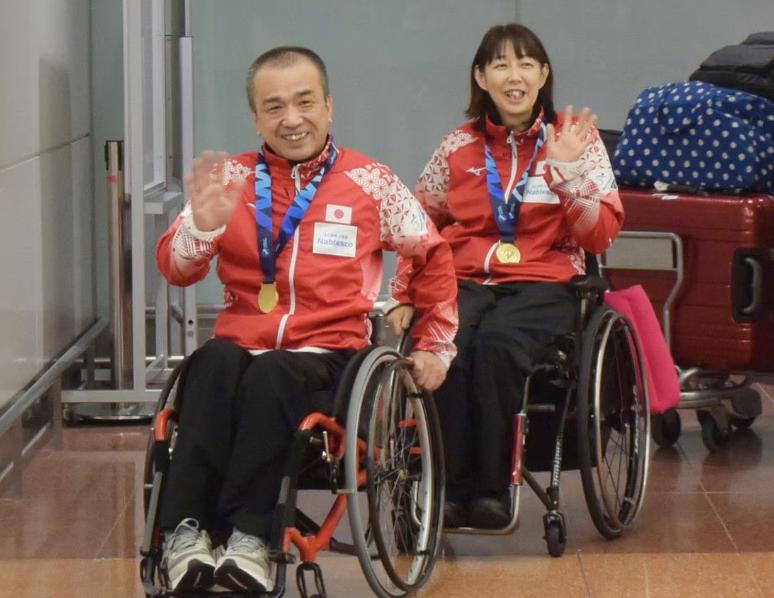 小川亜希　経歴