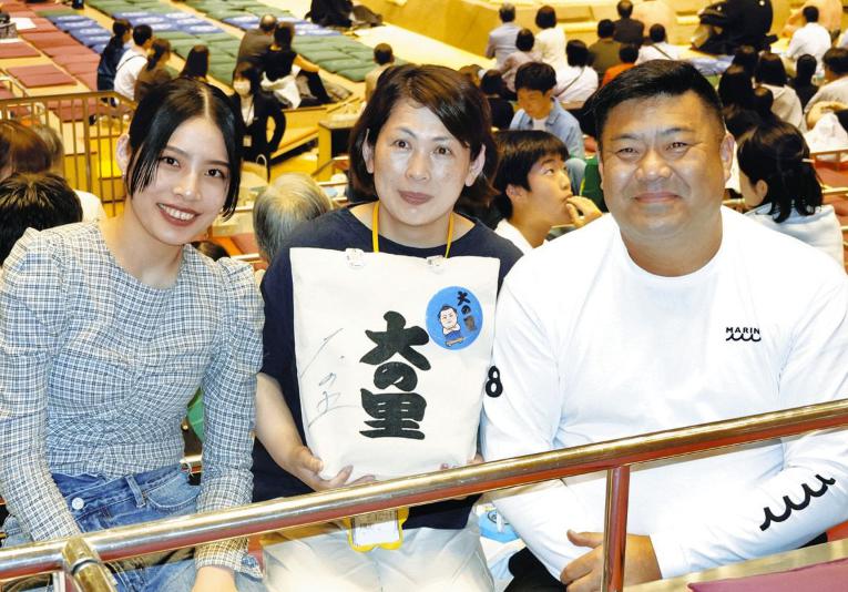 大の里 両親 妹